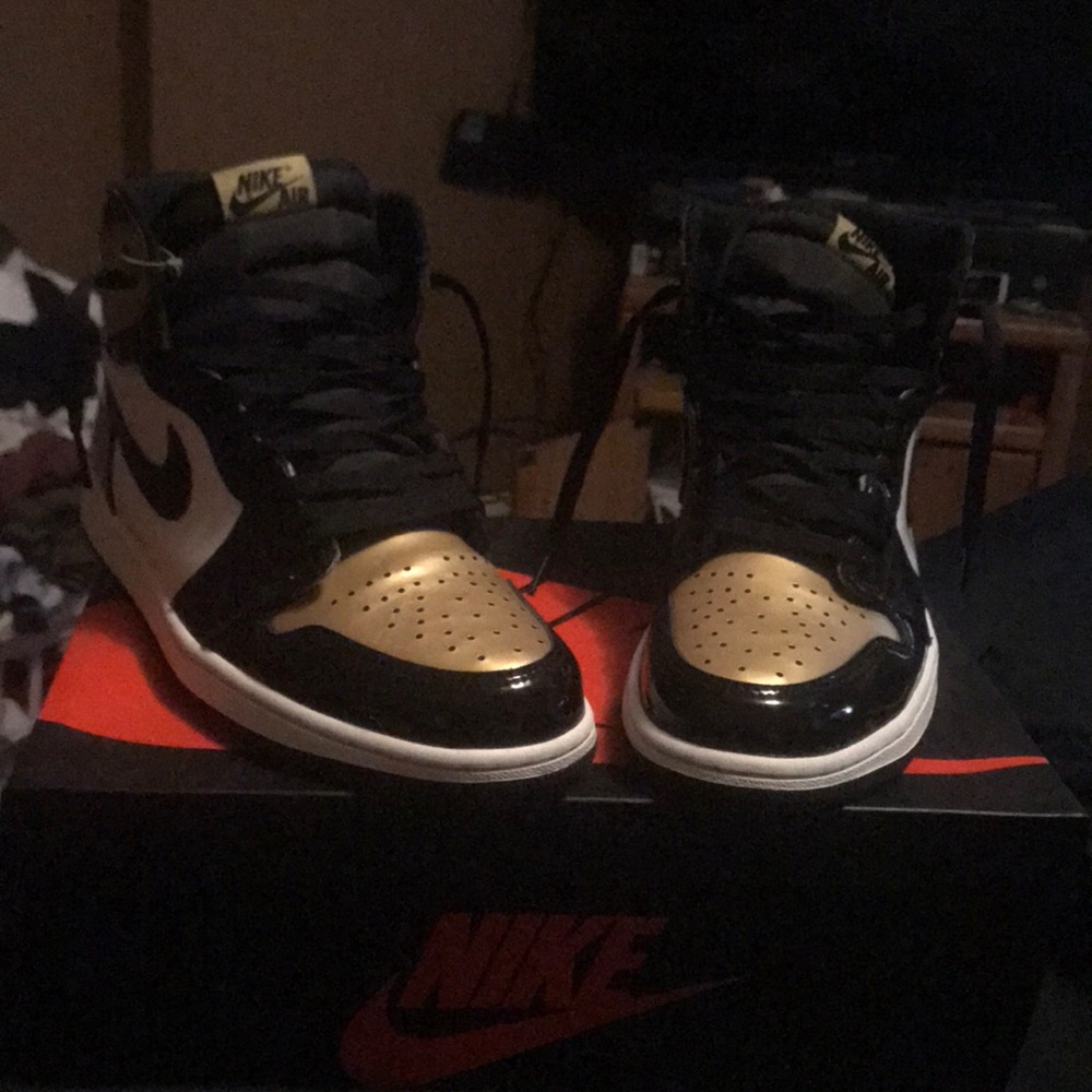 Jordan 1 gold toes